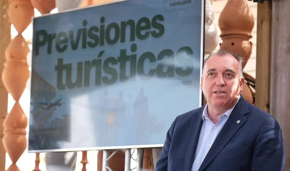 El consejero de Turismo, Arturo Bernal