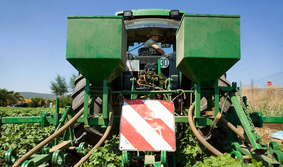 Joven agricultora
