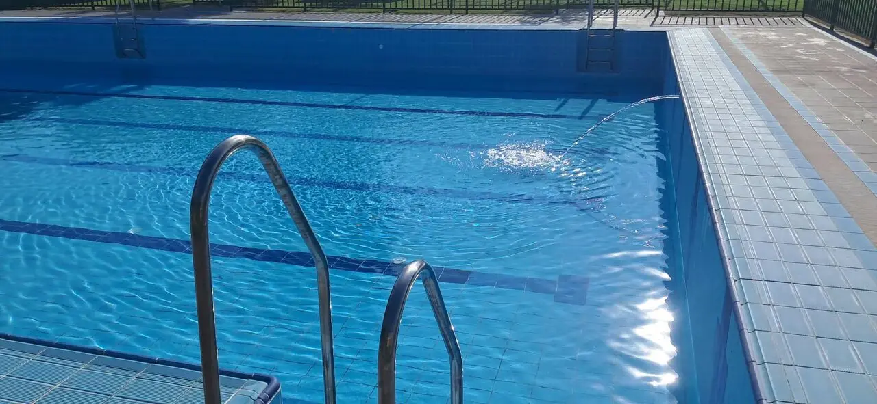 Piscina Paradas