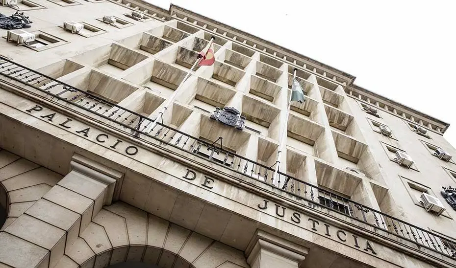 Fachada de la Audiencia Provincial de Sevilla