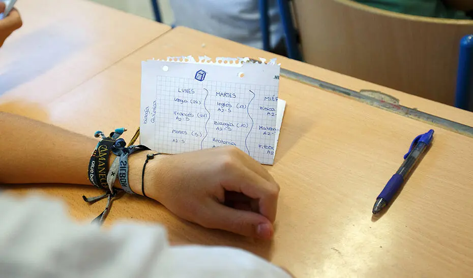 Estudiante de Secundaria en su aula