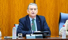 El consejero de Sanidad, Antonio Sanz, presenta el Plan de Alta Frecuentación en comisión parlamentaria