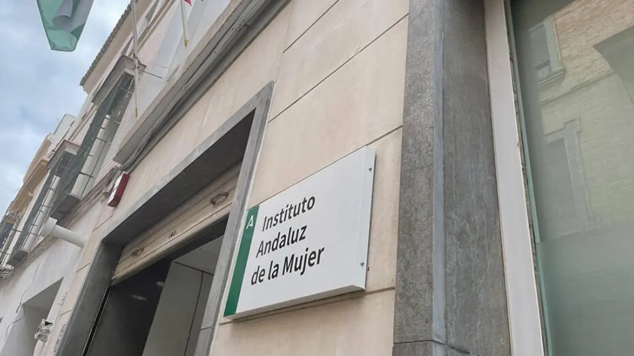 Fachada del Instituto Andaluz de la Mujer