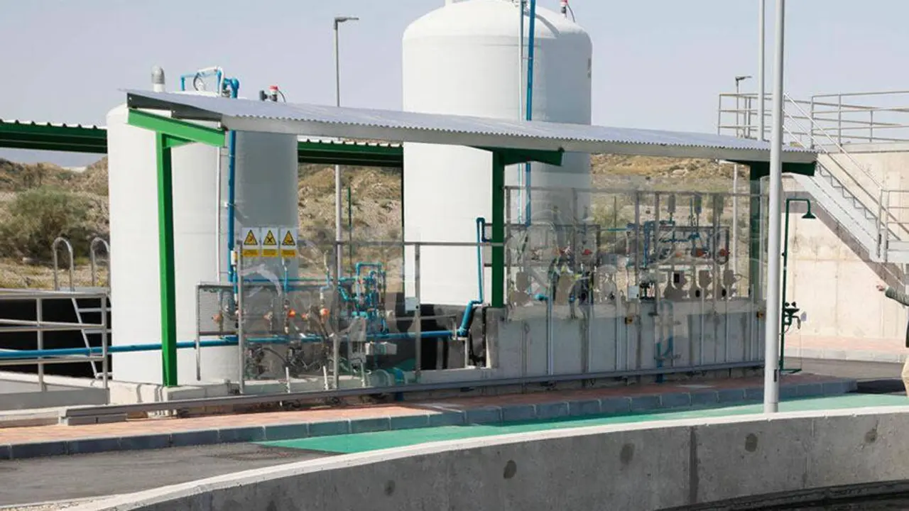 Una estaci&oacute;n depuradora de aguas residuales (EDAR)