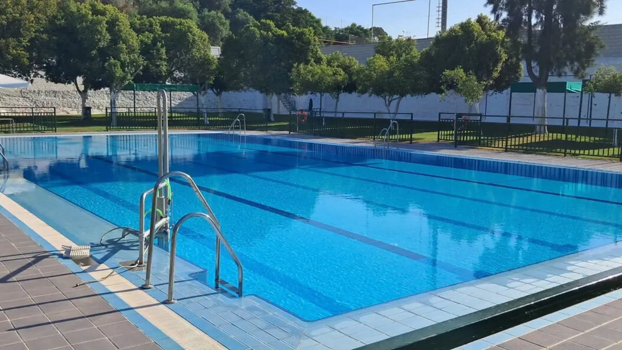 Piscina Paradas