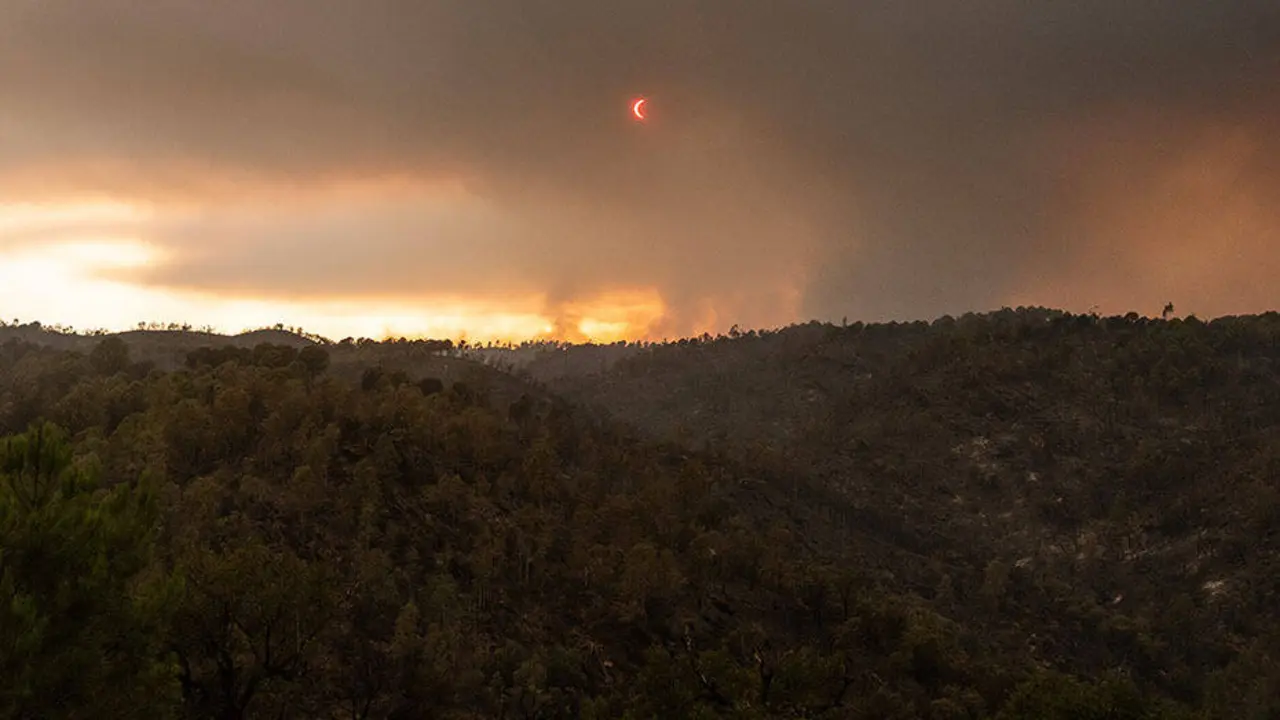 Eclipse en el incenio de Niebla, Huelva