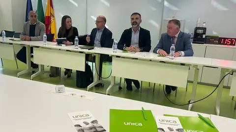 Ramón Fernández-Pacheco durante su visita a la sede de la cooperativa agraria Unica Group en Almería