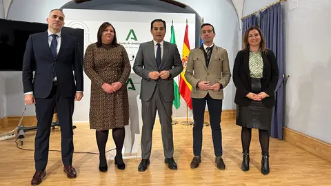 El consejero de Justicia, José Antonio Nieto, tras la rúbrica del acuerdo con el Colegio de Graduados Sociales de Córdoba