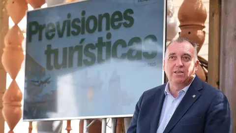 El consejero de Turismo, Arturo Bernal