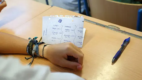 Estudiante de Secundaria en su aula